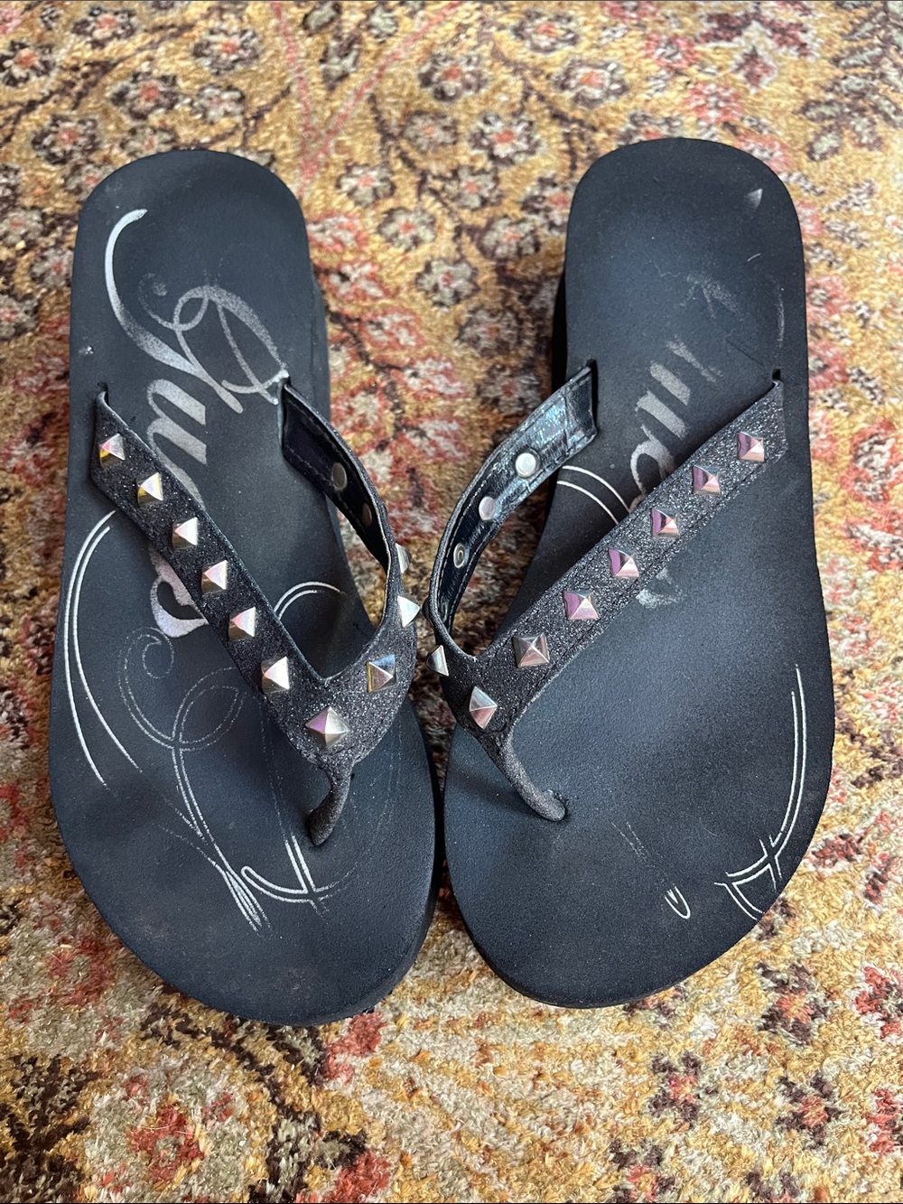 Vintage Y2K Guess black studded wedge flip flops